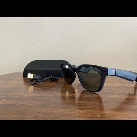 Bose Accessories - Bose Alto Bluetooth Sunglasses. Almost new. Size M/L.  Unisex.